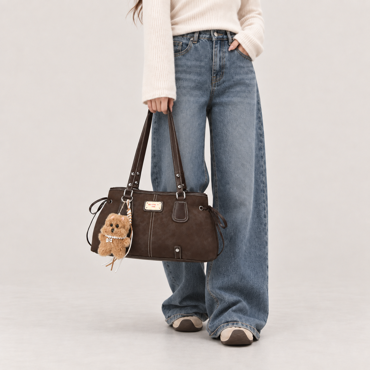 Winnie | Contrast-Stitch Shoulder Bag